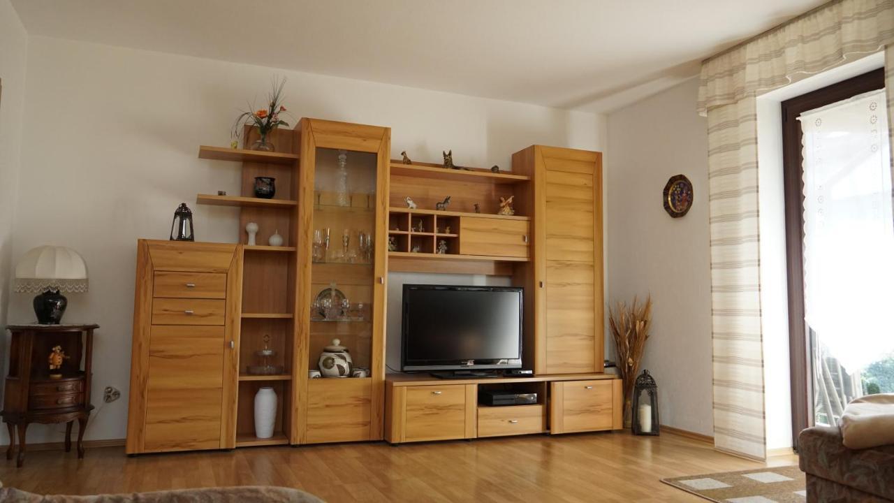 Grosszuegige Wohnung Mit Terrasse Und Gartenzugang - Das Komplette Erdgeschoss Bindlach Exterior foto